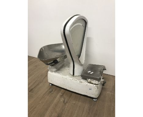 VINTAGE SHOP SCALES AVERY