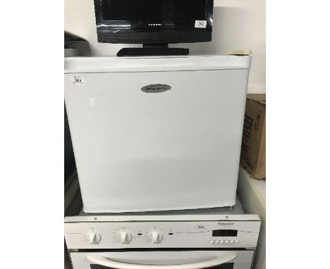 FRIGIDAIRE BENCH TOP FRIDGE