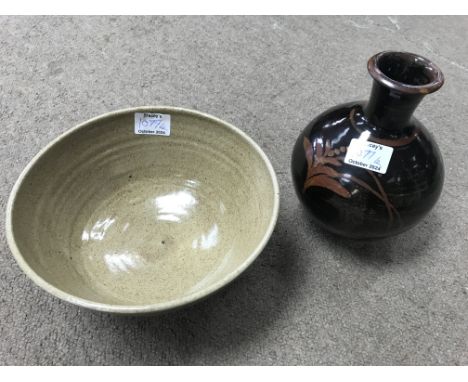 A David Leach bottle vase and an earthenware bowl-23cm