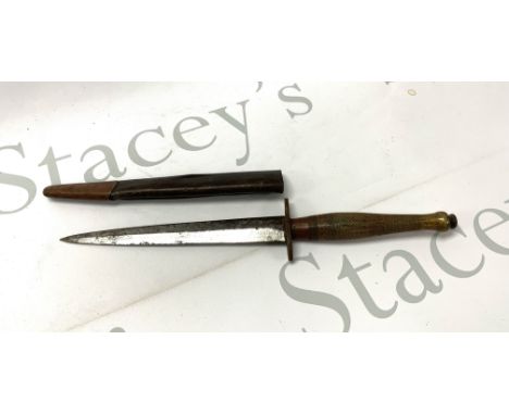 A second pattern Fairburn Sykes figuring knife stamped with the broad arrow and B2 mark. (D)