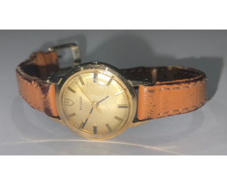 A lady's 9ct gold Tudor watch, by Rolex, gilt dial, baton indicators, centre seconds, marked 375, associated box 