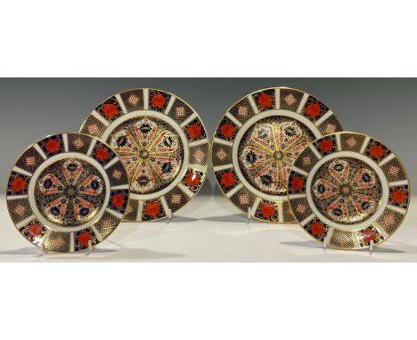 A pair of Royal Crown Derby 1128 pattern dessert plates, 21.5cm diameter, second quality; a pair of side plates, first qualit
