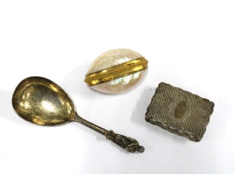 Victorian silver gilt vinaigrette, George Unite, Birmingham 1885,  engine turned decoration with a vacant cartouche, the inte