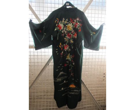 Vintage embroidered kimono with floral and mount Fuji design, with sash/tie. (B.P. 21% + VAT)