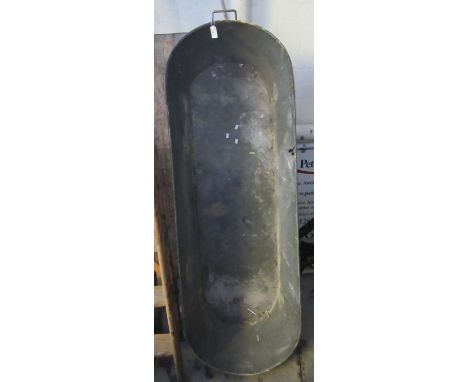 Vintage galvanised two handled bath/tub.(B.P. 21% + VAT) 