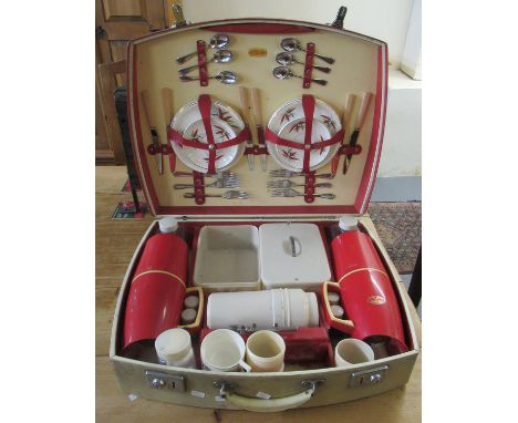 Vintage Sirram picnic hamper in fitted travelling case. (B.P. 21% + VAT) 