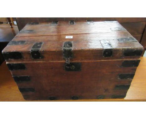 Rustic stained pine metal banded trunk with metal carrying handles. (B.P. 21% + VAT) Dimensions - 66 x 40 x 40 cm ApproxLosse