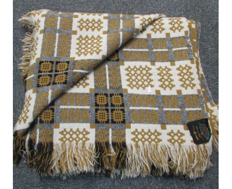 Vintage woollen Welsh tapestry blanket with fringed edges and 'Derw Product, Made in Wales' label. (B.P. 21% + VAT)
