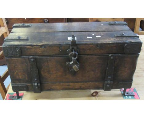 17th Century style oak carriage trunk with metal mounts. (B.P. 21% + VAT) Dimensions -  62 x 28 x 37 cm Approx. 
