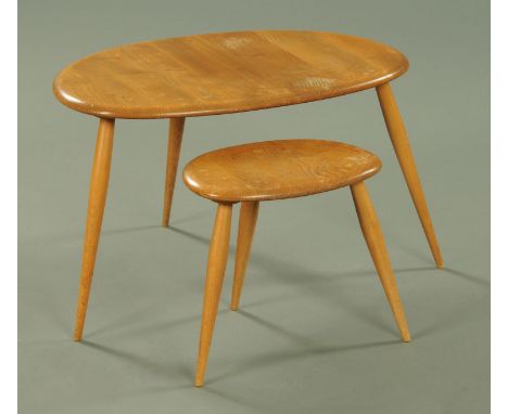 Two Ercol light elm pebble tables, largest 65 cm wide, 41 cm high.