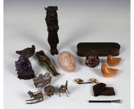 A rummage tray of vintage / antique collectables, to include a carved wooden black forest figural nutcracker; cold painted Be