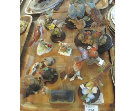 Tray of assorted model animal figurines to include: Country Artists birds Royal Adderley Robin; Goebel admiral butterfly; Bor