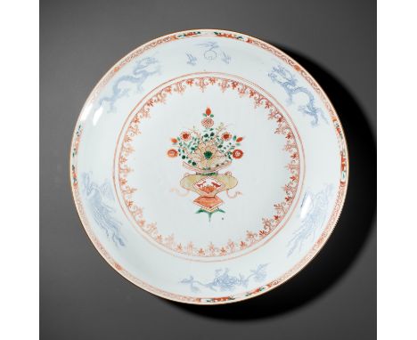 AN IRON RED AND GILT 'FLOWER BOUQUET' DISH, 18TH CENTURYChina. Painted with iron-red, gilt and green enamels, the center depi
