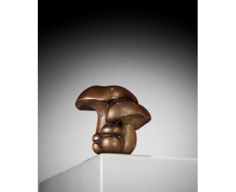 A FINE NAGOYA SCHOOL WOOD NETSUKE DEPICTING SHIMEJI MUSHROOMSUnsigned Japan, Nagoya, 19th century, Edo period (1615-1868)Of a