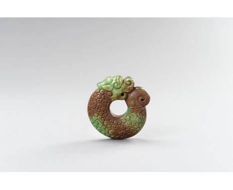 AN ARCHAISTIC TURQUOISE MATRIX 'COILED DRAGON' PENDANT, 1900sChina, late Qing dynasty (1644-1912) to Republic period (1912-19