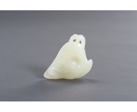 A CELADON JADE 'BIRD OF PREY ON LEAF' PENDANT, LATE QING TO REPUBLICChina, late Qing dynasty (1644-1912) to Republic period (
