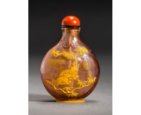 SNUFFBOTTLE WITH DEER, FISH AND CRABTranslucent, light violet-colored glass with yellow overlay.ChinaSmall, round bottle with