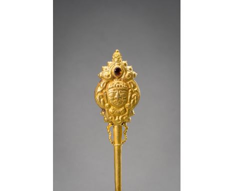 A CHAM GEMSTONE SET GOLD HAIRPIN WITH THE HEAD OF SHIVACentral Cham kingdom, 10th-12th century. The gold repousse hairpin wit