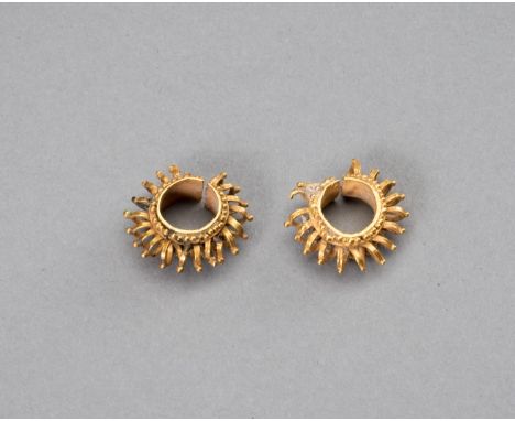 A PAIR OF GOLD SPIKE EARRINGSSoutheast Asian archipelago / Cambodia, 19th century or earlier. The earrings with radiating spi