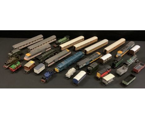 Hornby OO gauge - An intercity four piece train; Mallard 4-6-2 locomotive and eight wheel tender; 4-6-0 LNER steam locomotive
