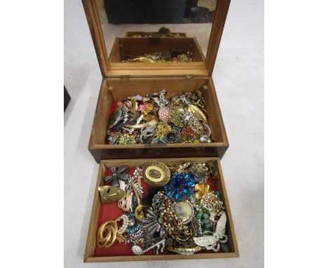 Vintage brooches in inlaid wooden box