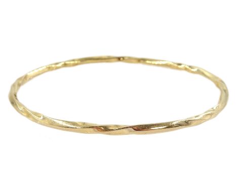 9ct gold twist bangle, hallmarkedCondition Report:Approx 13.1gm =, inner circumference = 21cm