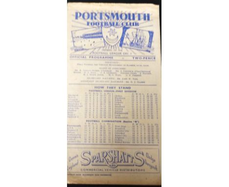 1946-47 PORTSMOUTH V LEEDS UNITED
2nd November 1946 gate fold programme slight folds