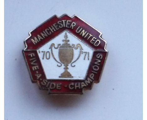 1970-71 RARE MANCHESTER UNITED 5-A-SIDE CHAMPIONS BADGE MADE BY COFFER