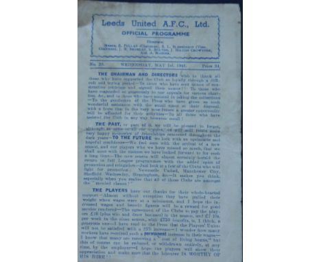 1945-46 LEEDS UNITED V BRADFORD PARK AVENUE
1stb May 1946 fold, cover a little grubby, couple of small tears and score noted 