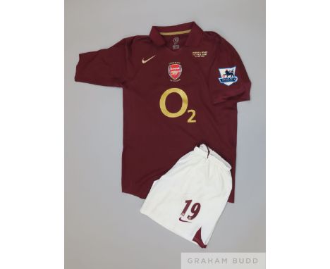 Gilberto redcurrant and gold No.19 Arsenal v. Wigan match issued short-sleeved shirt, 2006, Nike, L with v-neck collar and em