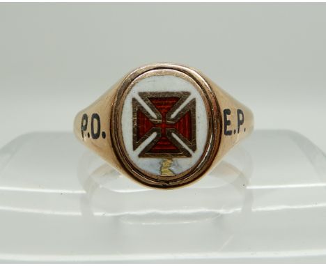 A 9ct gold Masonic knights Templar swivel signet ring, size W, weight 7.1gms Condition Report: Nice heavy shank, some losses 