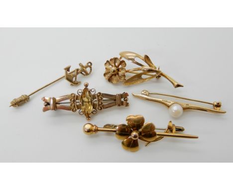 A 9ct gold flower brooch, 9ct yellow gem set brooch, 9ct pearl brooch, 9ct anchor pin and a bright yellow metal flower brooch