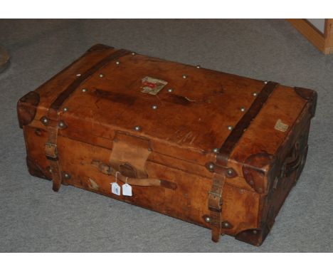 A large vintage leather travel trunk, 90 x 50 x 30cm Condition Report: Available upon request