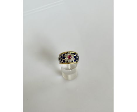 Ring mit Brillanten-Blume und Emaille-Dekoration an den Seiten in Blautönen.Ein Plättchen davon fehlt. Brillanten getestet, j