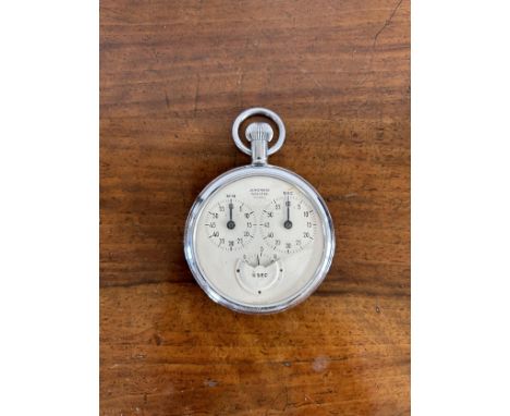 Junghans Stoppuhr, defekt.Ziffernblatt mit Sprung.Durchmesser Ziffernblatt 4,5 cm. Durchmesser gesamt 5,5 cm.In originaler Sc