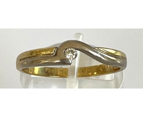 Goldring, bicolor, 585 Gelbgold, Größe 56.Wellenförmiger Ring, Stein liegt locker in einer Auskerbung, 2,9g.