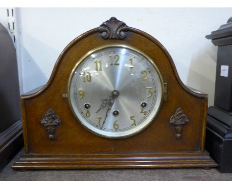 An mantel clock