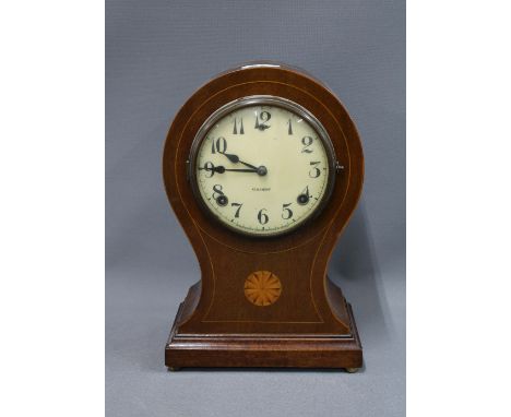 Gilbert American mantle clock, mahogany case with inlaid paterae, 32cm high 