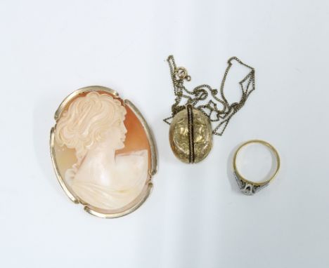 18ct gold and platinum diamond&nbsp; ring, cameo brooch and yellow metal locket (3)