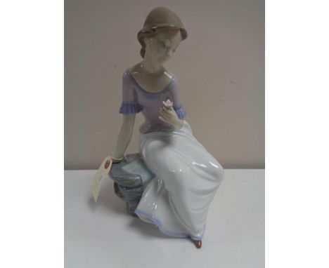 A Nao figure - Lady seated, no. 1392 (boxed)