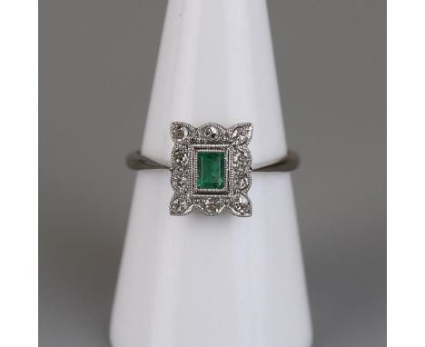 Platinum emerald &amp; diamond ring - Approx size O 