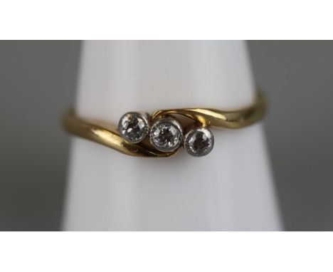 18ct gold 3 stone diamond twist ring - Approx size S½ 