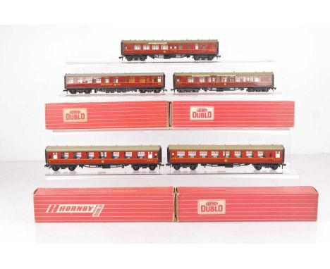 Hornby-Dublo 00 Gauge 2-Rail Super Detail BR maroon late issue Restaurant Car and other maroon coaches (5) 4072 Restaurant Ca