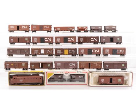 American HO Gauge Canadian National Freight Stock (33), mainly unboxed in brown livery, some weathered includes, hoppers, box