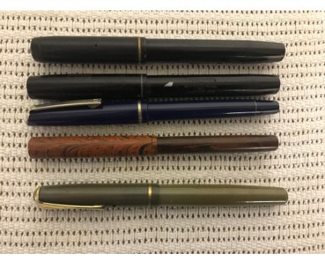 A quantity of vintage pens