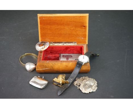 Wooden box containing decanter labels, medieval rings, rolled gold bangle, silver vesta etc 