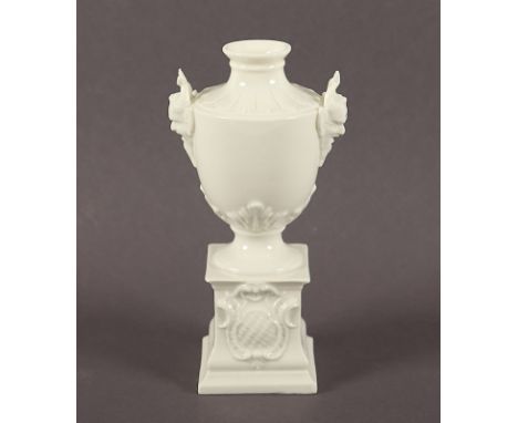 Vase auf Postament, H 15,5, Nymphenburg, 20.Jh. 