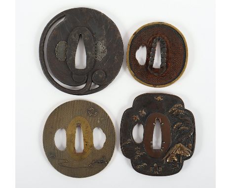 vier Tsuba, variierende Formen, Größen, Dekore und Materialien, H bis 7,5, Japan, 18./19.Jh. 