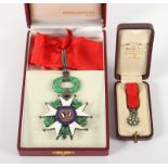 Orden der Ehrenlegion, Kommandeurskreuz und Miniatur mit Diamanten, Etuis