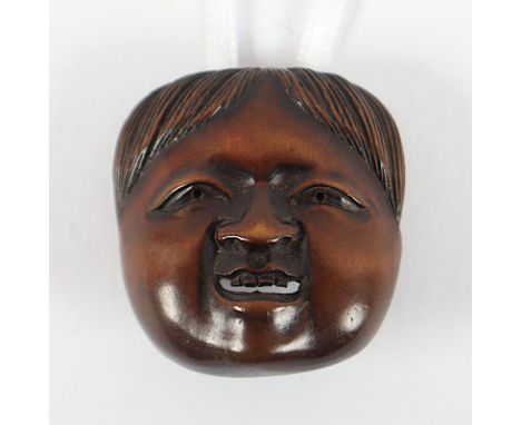 Masken-Netsuke, Holz, fein geschnitzt mit geöffnetem Mund und sichtbarer oberer Zahnreihe, H 3,5, Japan, Meiji 